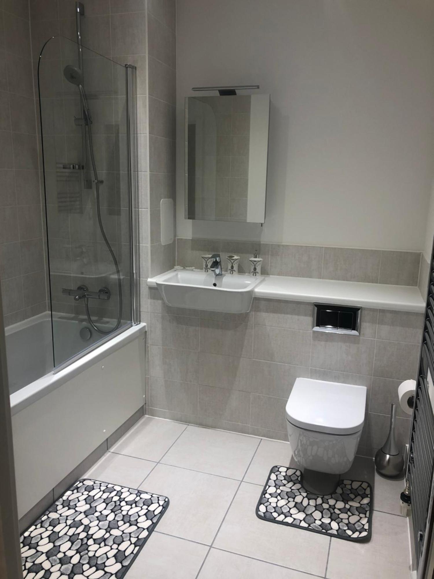 Luxury Kingsize Bedroom With Private Bathroom Northolt  Екстер'єр фото