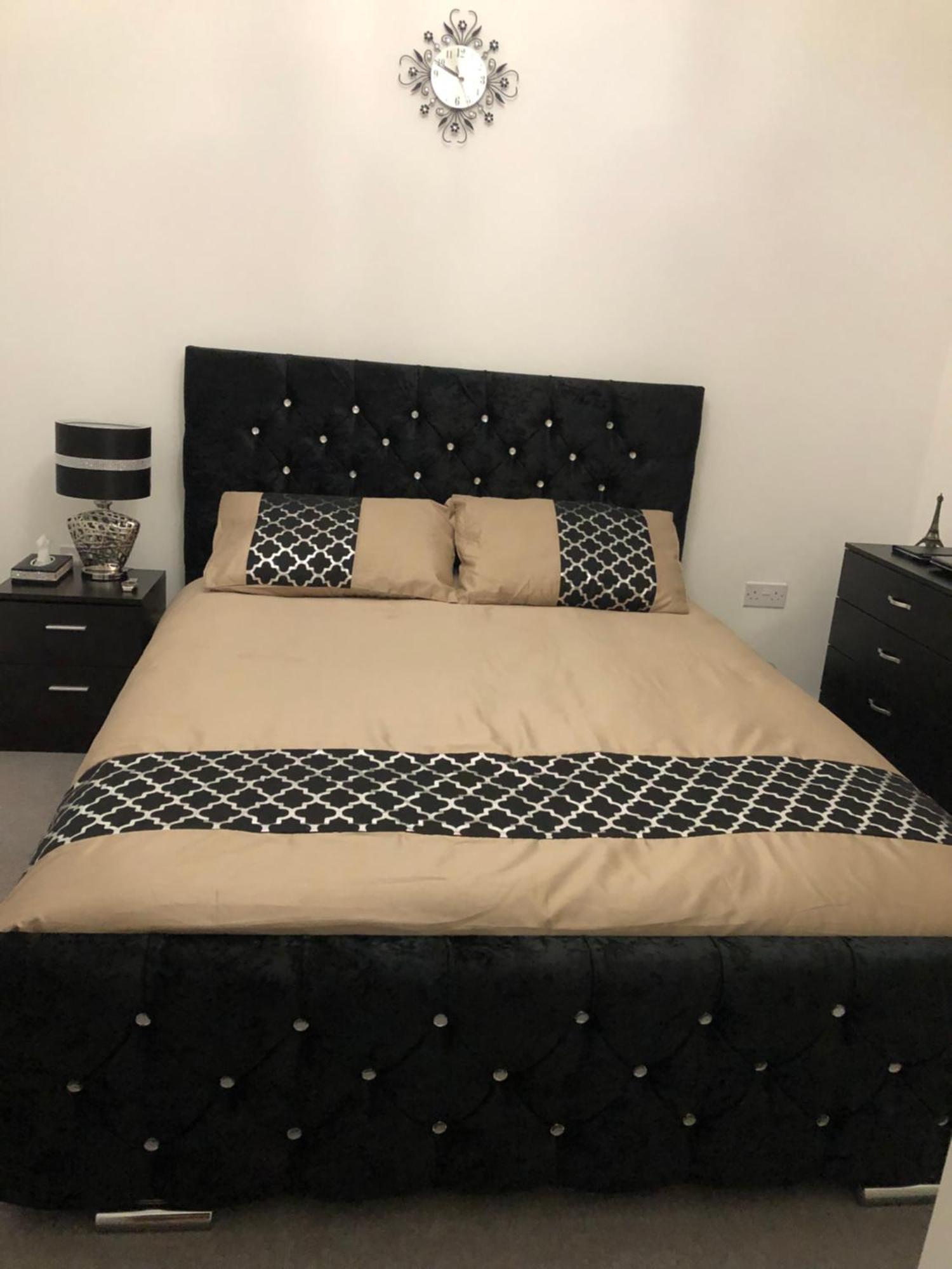 Luxury Kingsize Bedroom With Private Bathroom Northolt  Екстер'єр фото